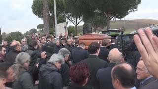 Funerali Pino Daniele Jovanotti Zero Mannoia e tanti altri vip presenti [upl. by Johnette]